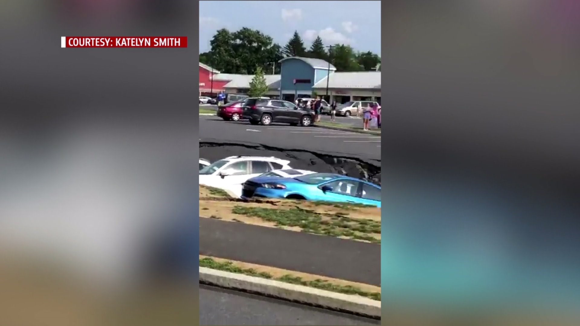 SINKHOLE SWALLOWS CARS AT TANGER OUTLETS