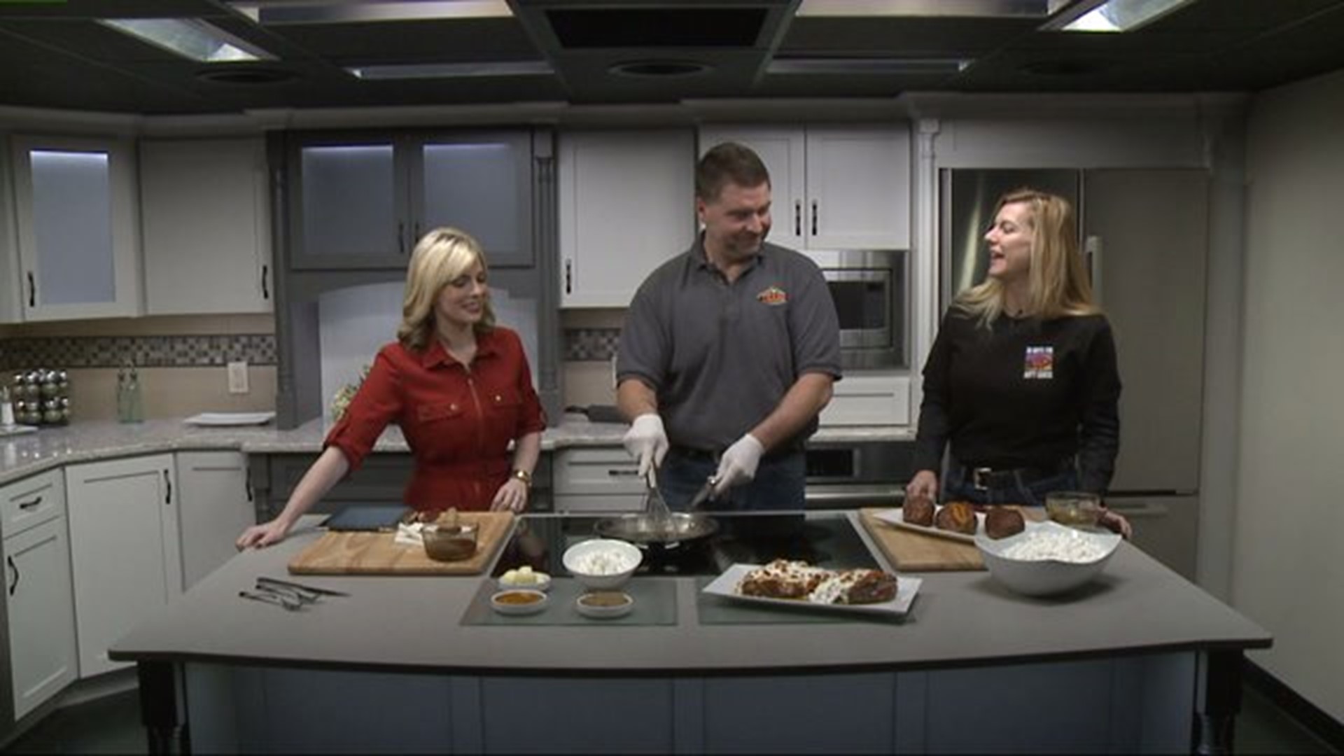 FOX43 Kitchen: Texas Roadhouse