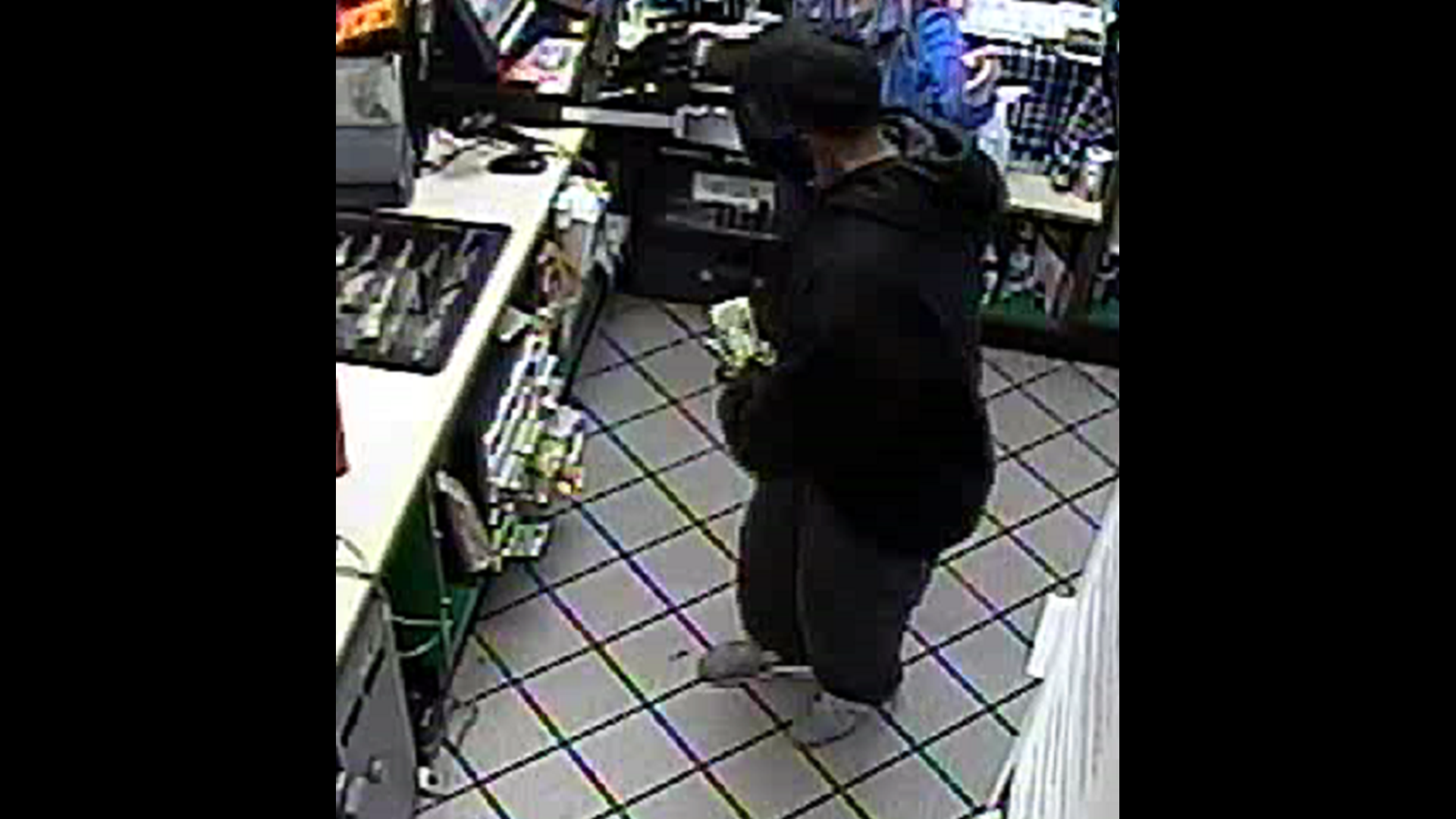 Police seek suspect in robbery of Speedway in Dauphin County | fox43.com