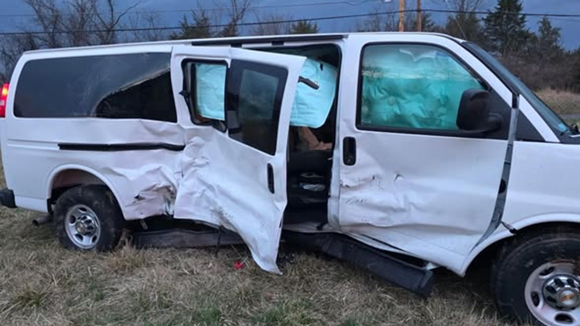 10 injured in 2-vehicle crash in York County | fox43.com