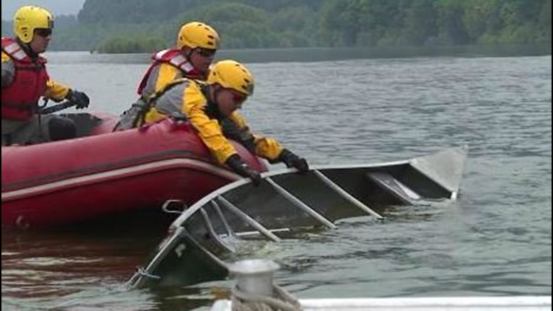 Harrisburg firefighters train in the Susquehanna River for water ...