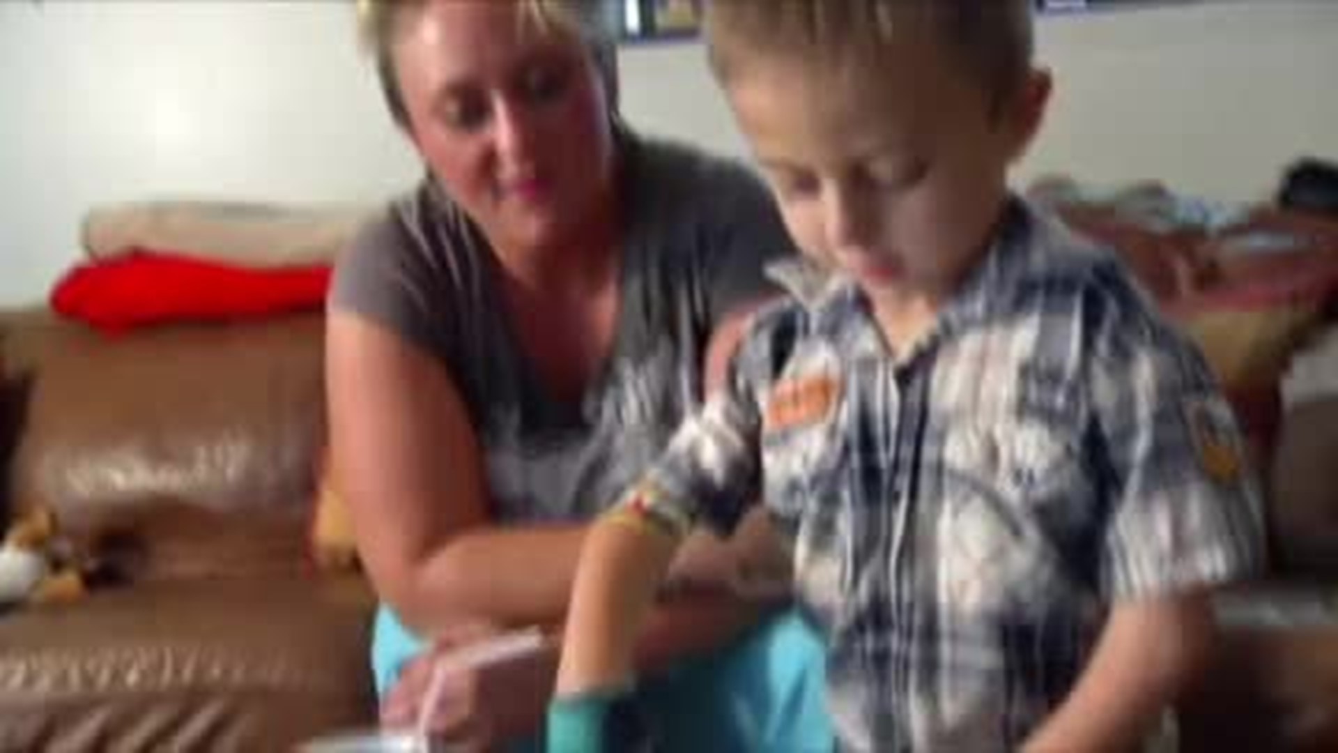 5 Year Old Saves Mother’s Life Calling 911