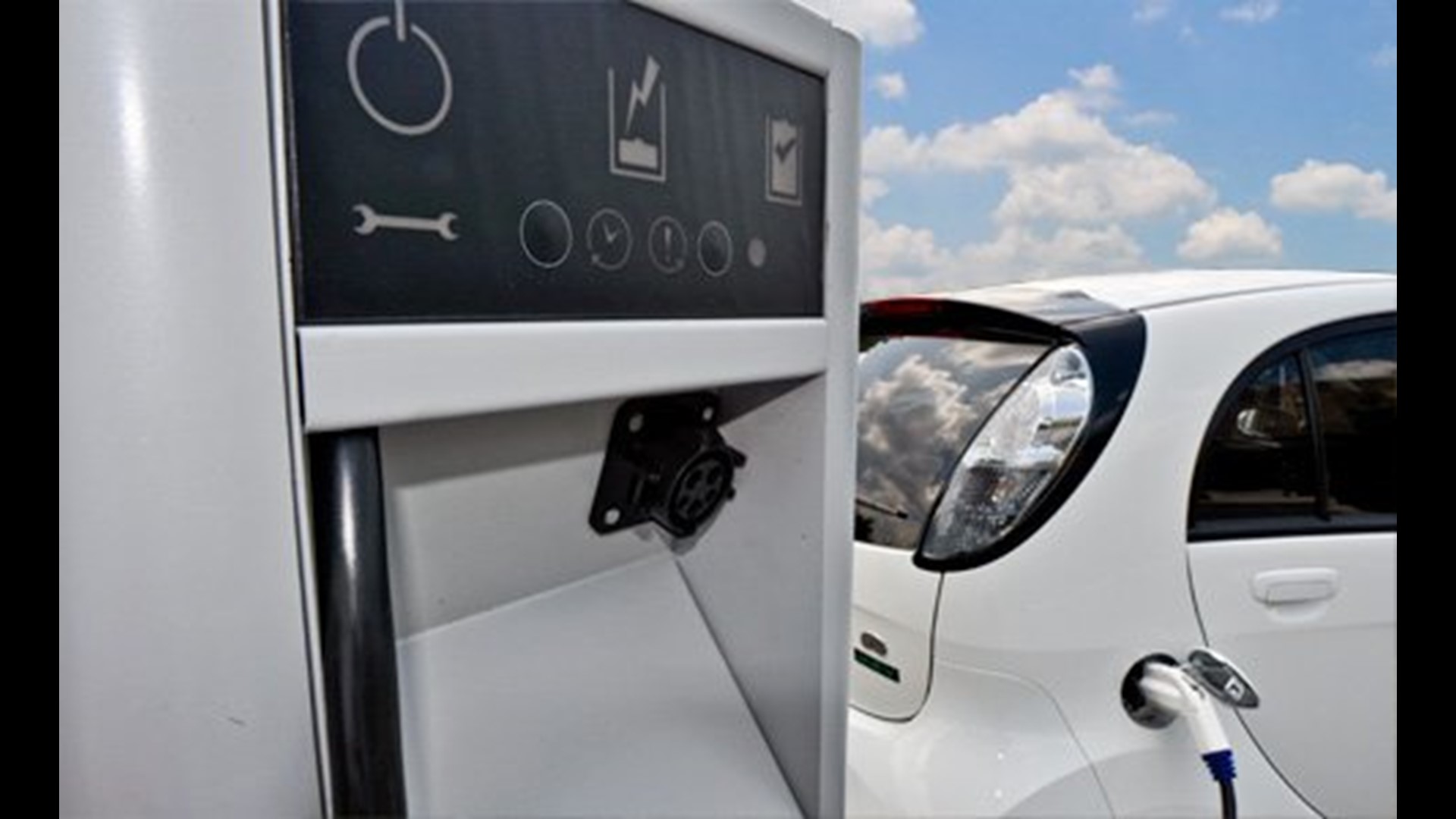 Electric car charging coming soon to Pa. Turnpike Service Plazas