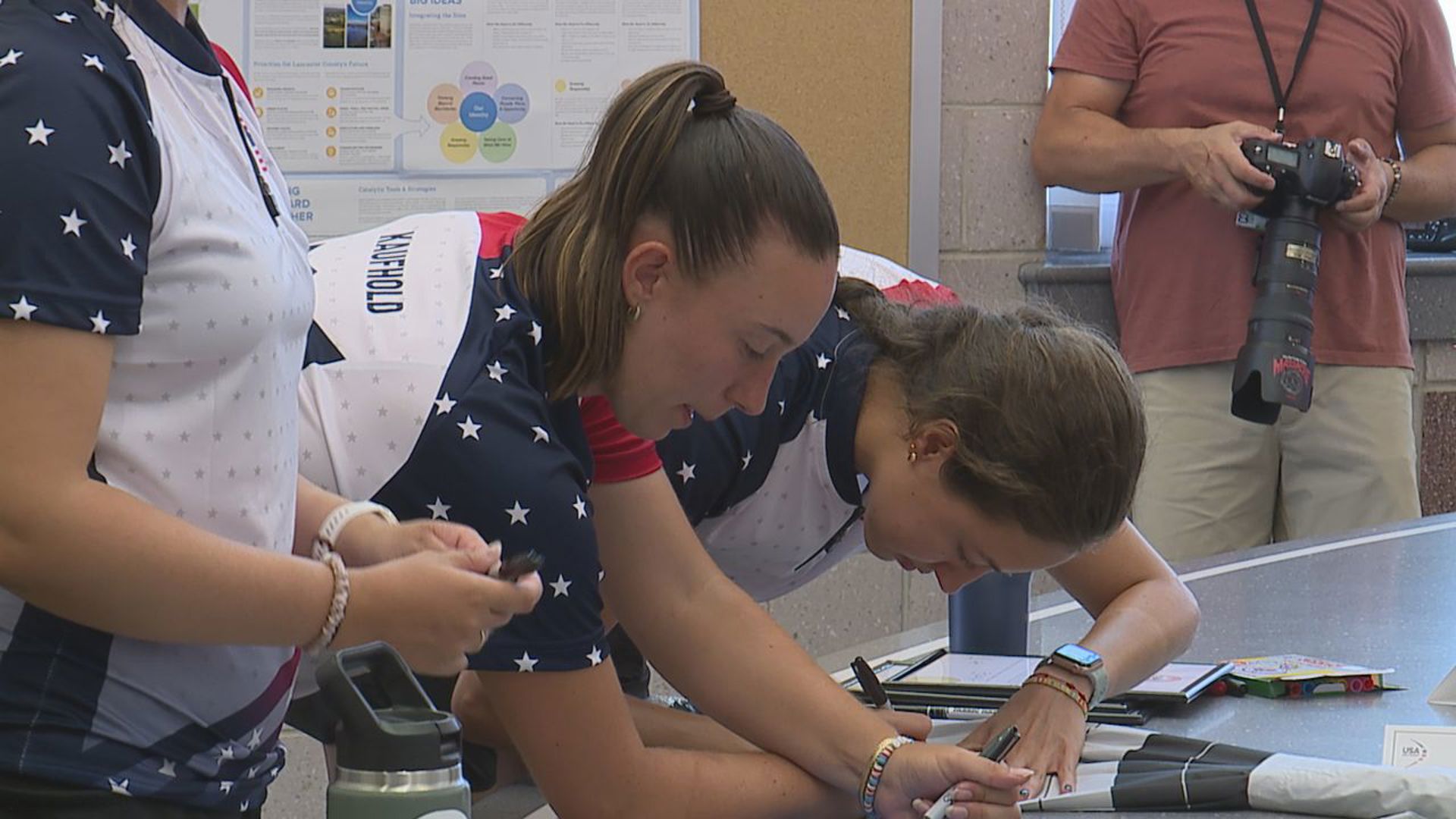 Community members came out to celebrate and cheer on the world's number-one archer before she headed to Paris.