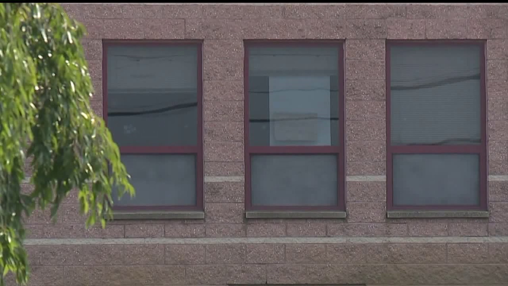 Mold pushes back start date at Smoketown Elementary, causes daily routine changes