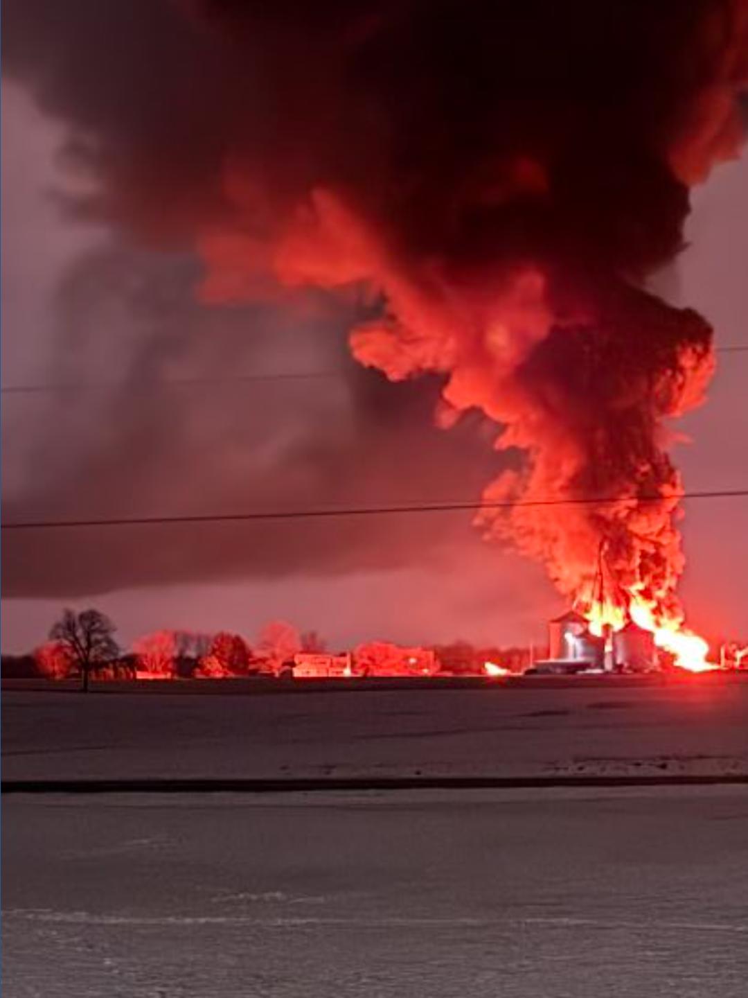 Emergency crews respond to large barn fire in Cumberland County | fox43.com
