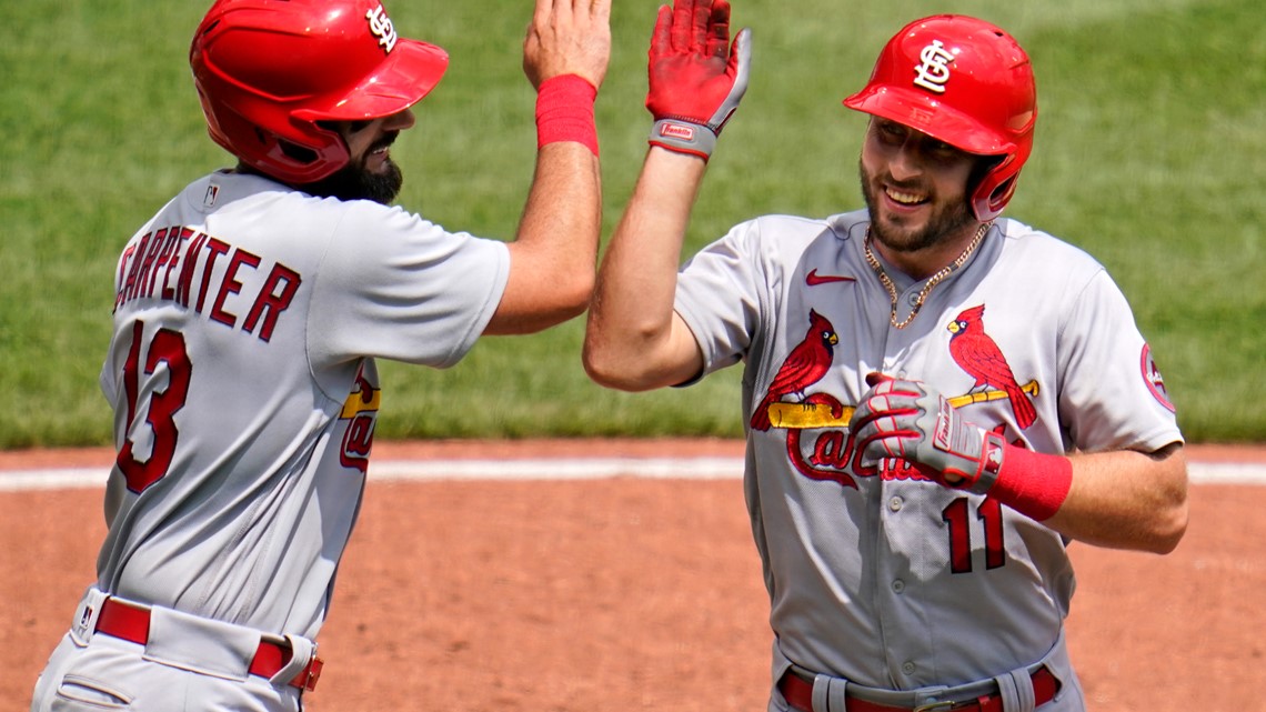 Wainwright pitches two-hit shutout, Cards top Pirates 4-0