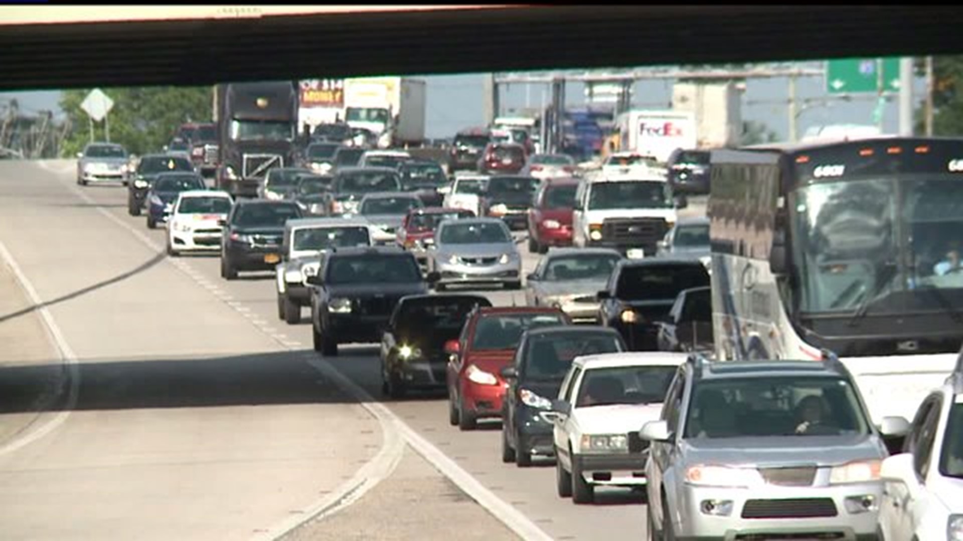 Thousands get out of town for Memorial Day weekend