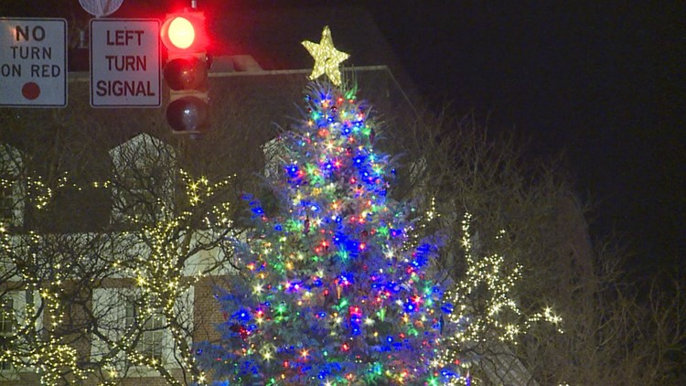 Lancaster kicks off holiday season with Christmas tree lighting