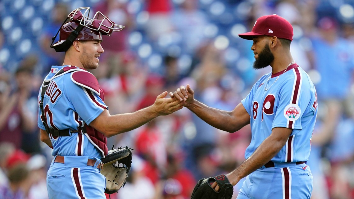 Hoskins, Realmuto homer to power Phillies past Nationals 5-3