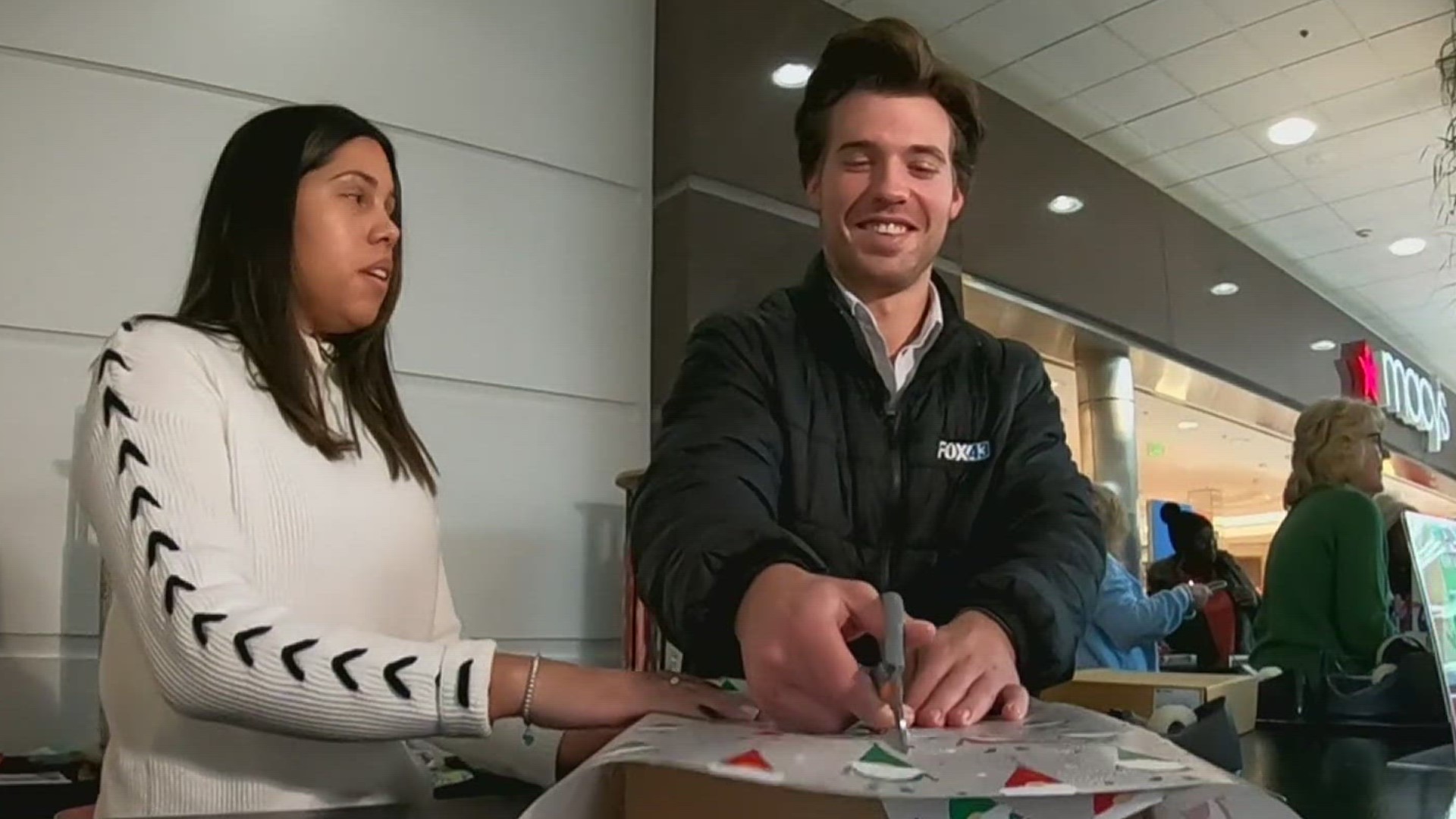 FOX43's Tyler Hatfield went to a gift wrapping booth inside Capitol City Mall in Dauphin County to learn from the pros.