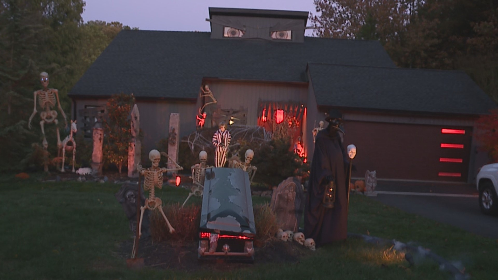 A local York County man decorates his home every year as part of a Halloween-themed fundraiser that supports the St. Jude Children's Research Hospital.