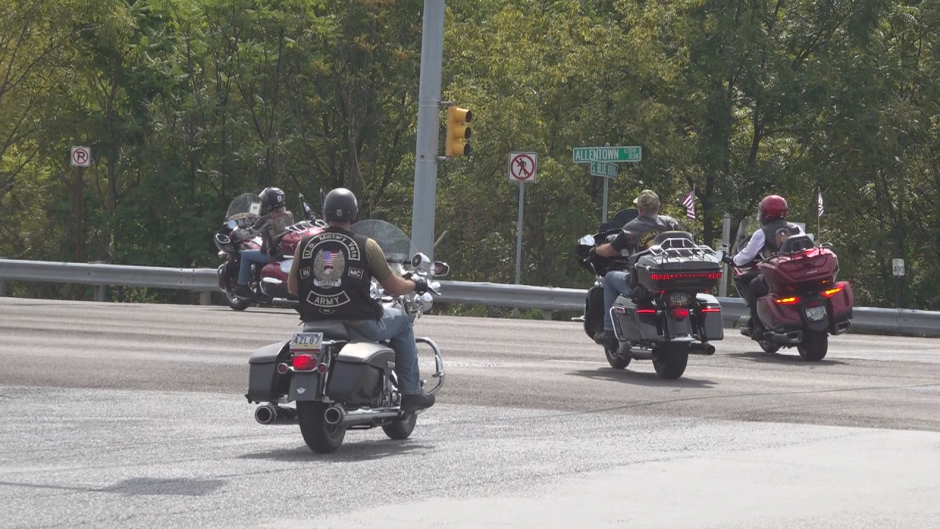 Motorcyclists help escort The Wall That Heals to Lebanon County