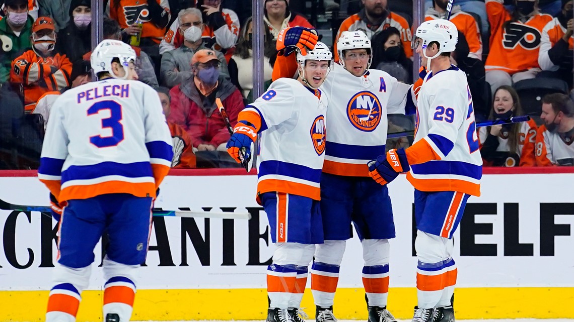 Islanders win 4-3 in shootout, hand Flyers 9th straight loss | fox43.com