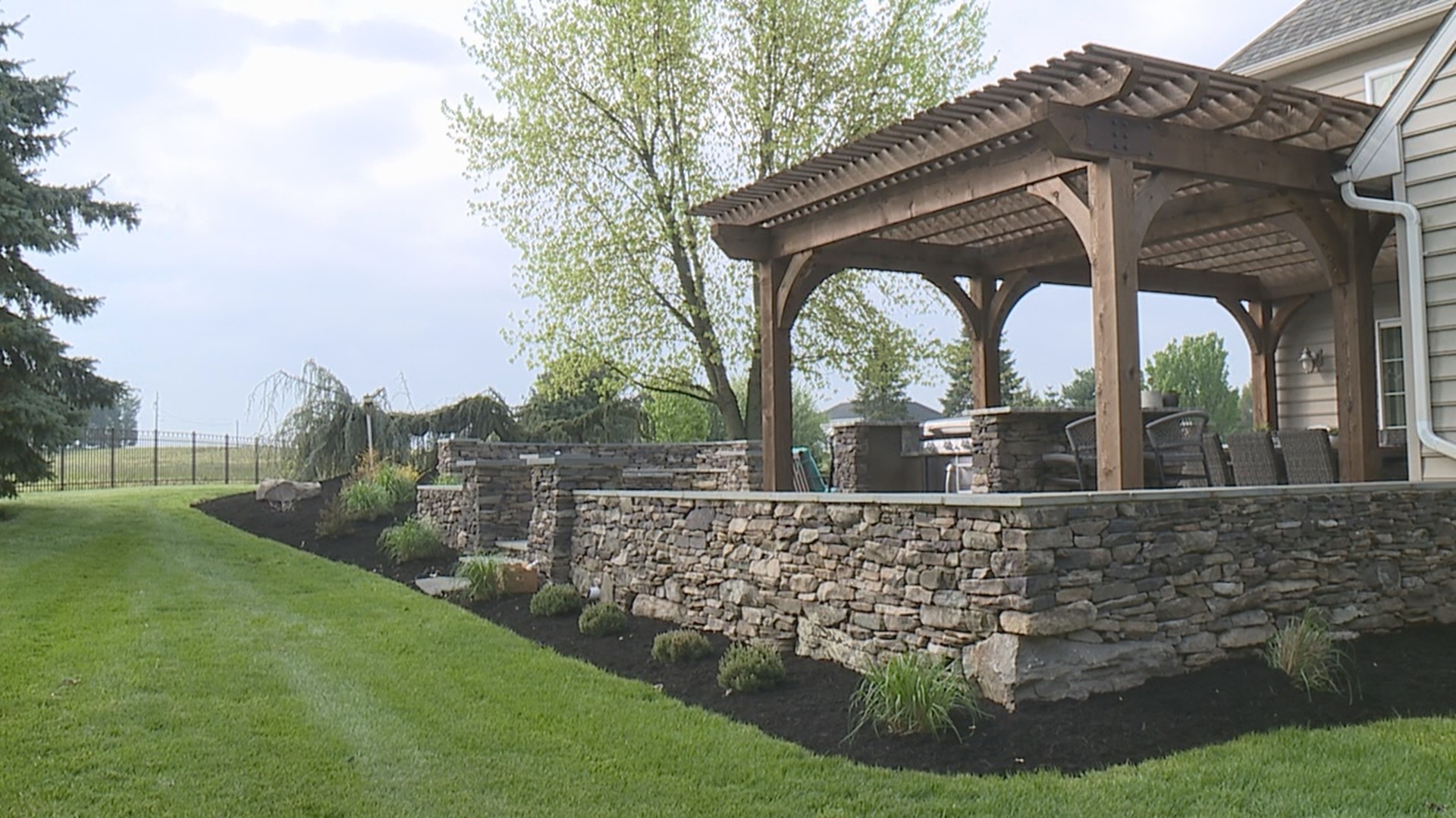 Summer is near, and it's not too late to spruce up your outdoor area so you can enjoy it to the fullest! Andrea Michaels spoke to an expert and has some ideas!