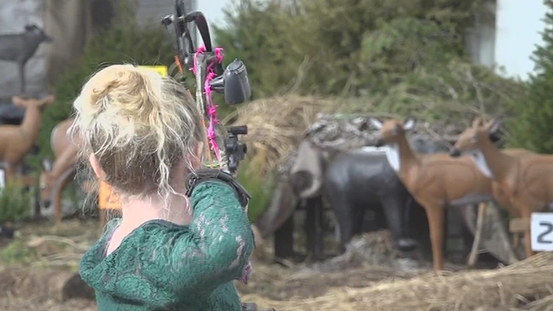 11-year-old takes on 3D Bowhunting Challenge at Great American Outdoor Show  | fox43.com