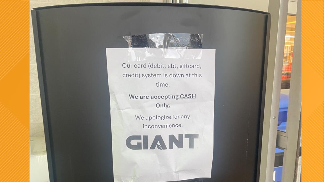 GIANT Food faces card system issues, accepts only cash | fox43.com