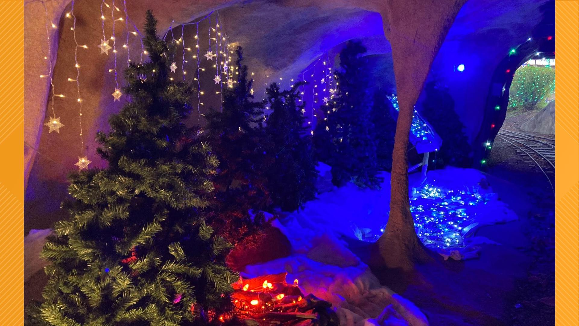 Santa Claus arrives early at Dutch Wonderland's magical holiday