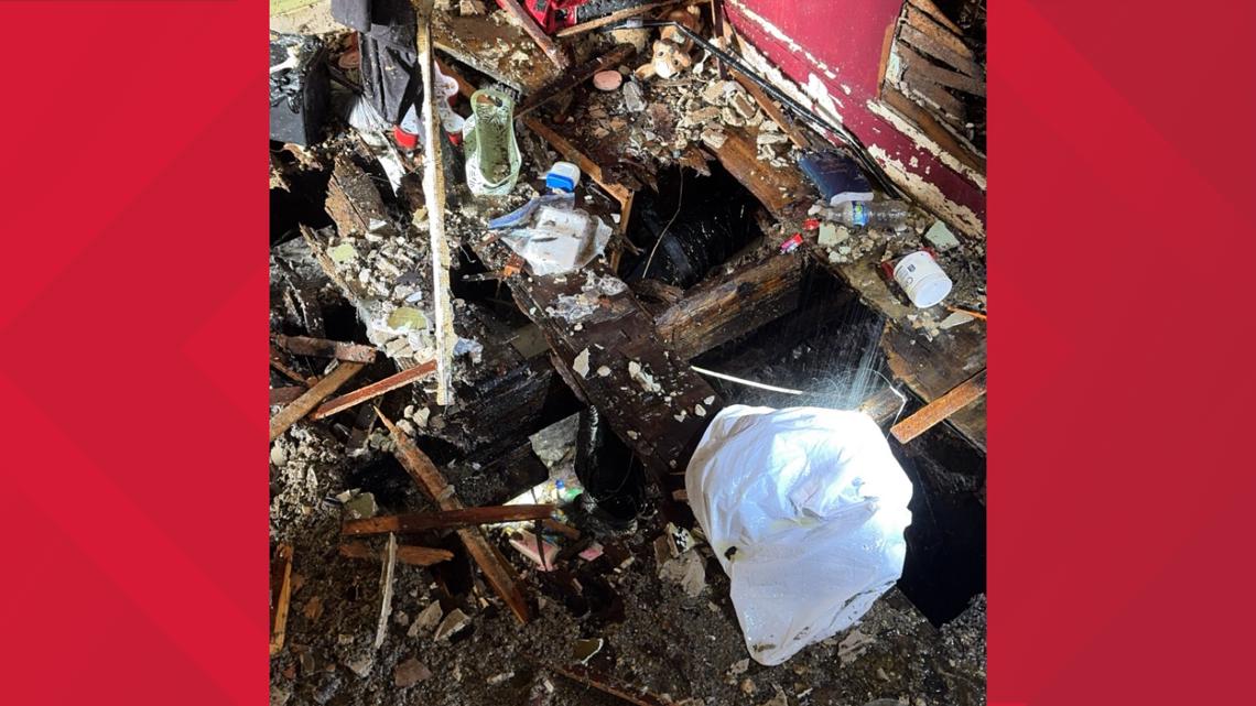 FIREFIGHTER FALLS THROUGH FLOOR AT APARTMENT FIRE - PENNSYLVANIA ...