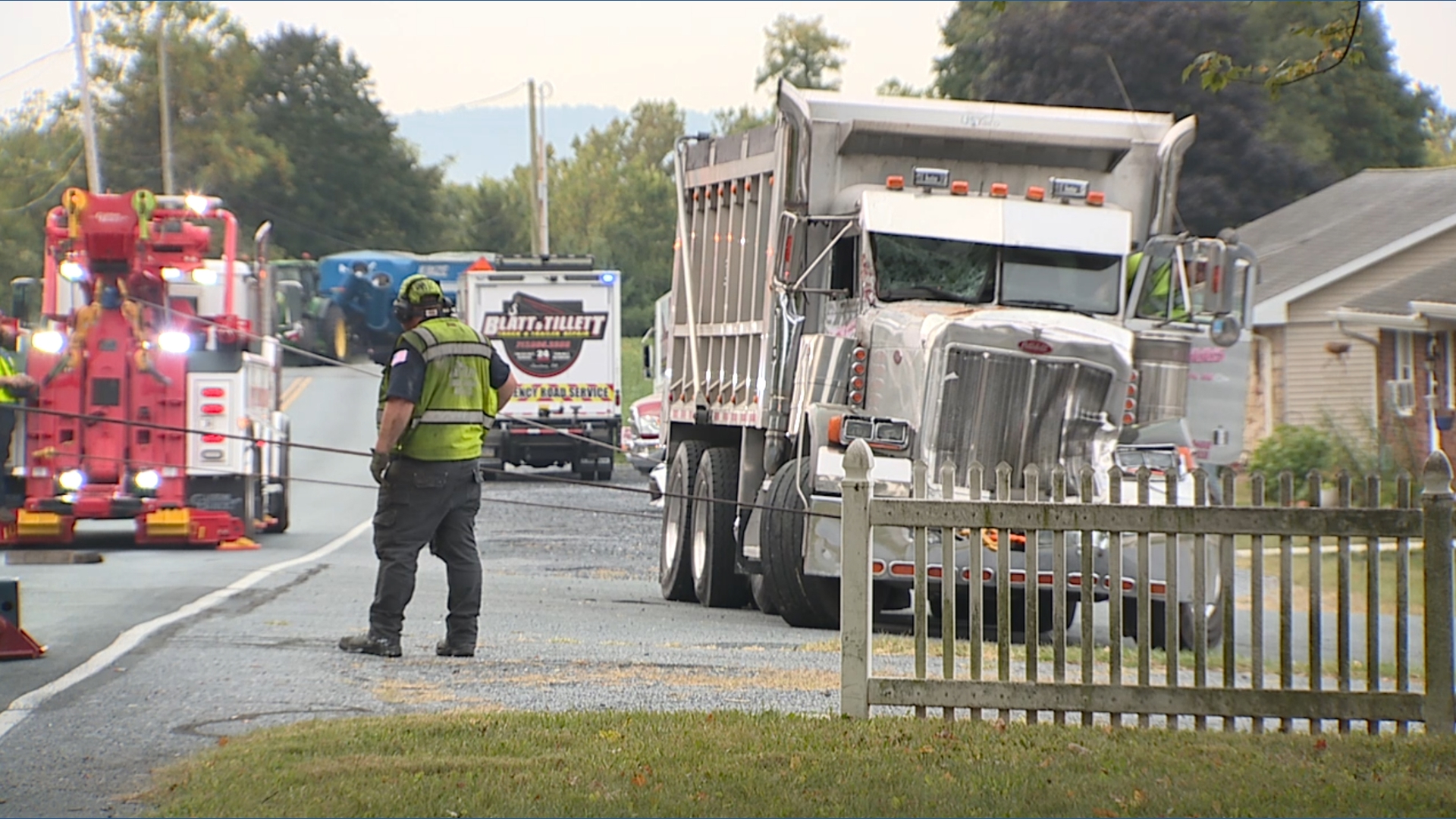 Dump truck crashes into Lebanon County mobile homes | fox43.com