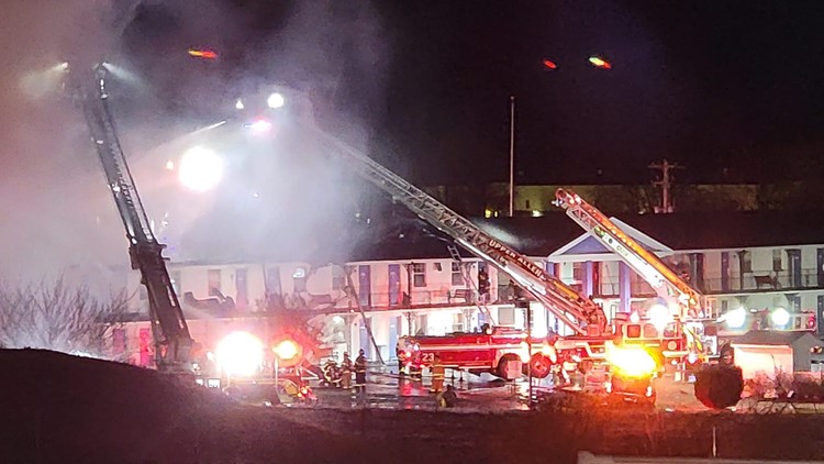Emergency crews battle fire at Mechanicsburg Motel 6