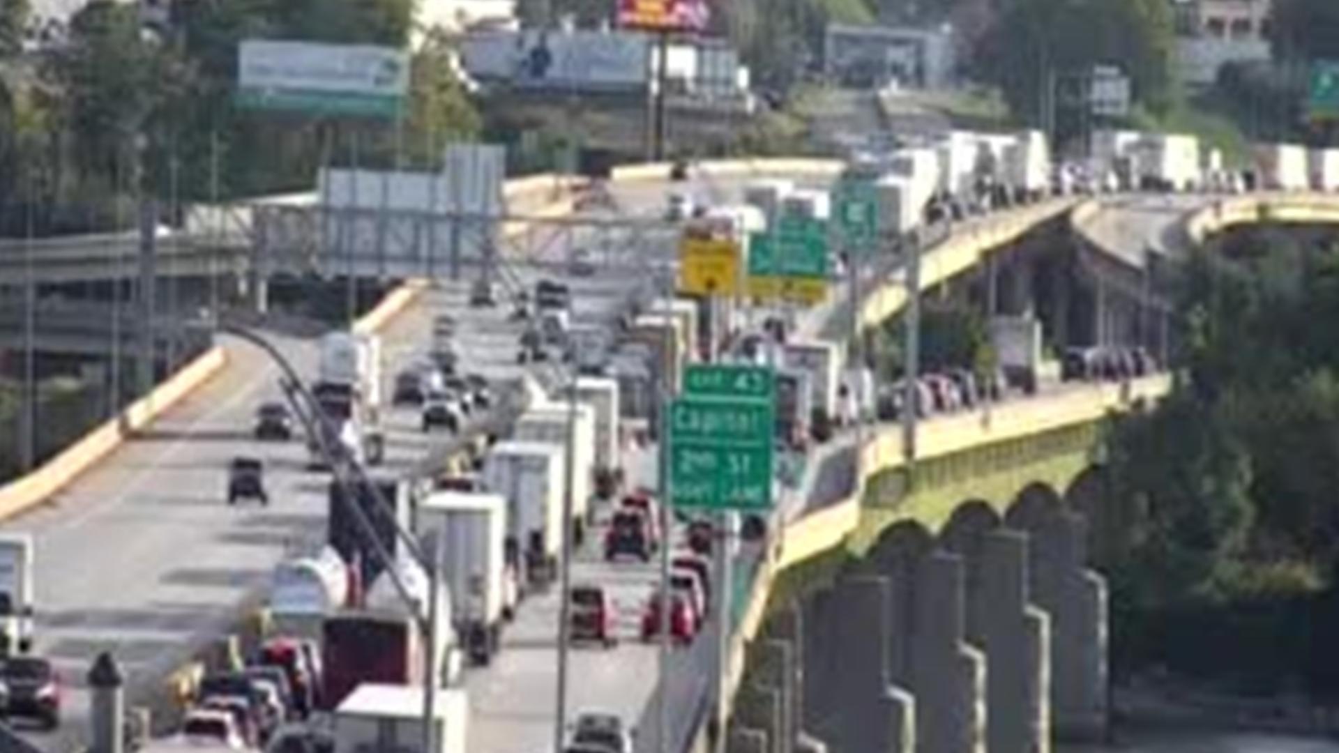Stretch of I-83 northbound backed up in Dauphin County after crash ...