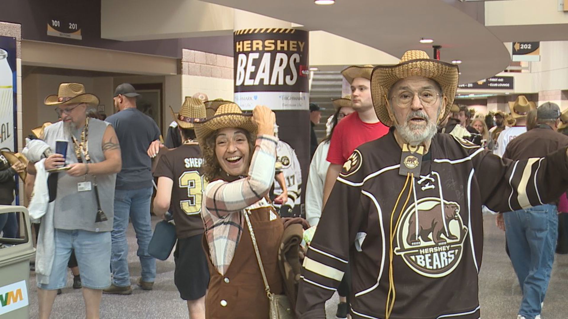 Yee haw! Hershey Bears fans celebrate Country Night | fox43.com