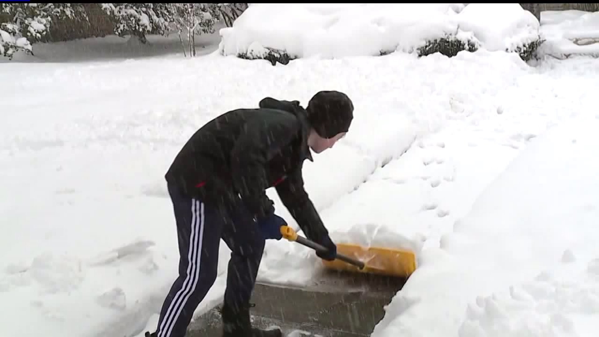 Neighbors begin clearing snow in York