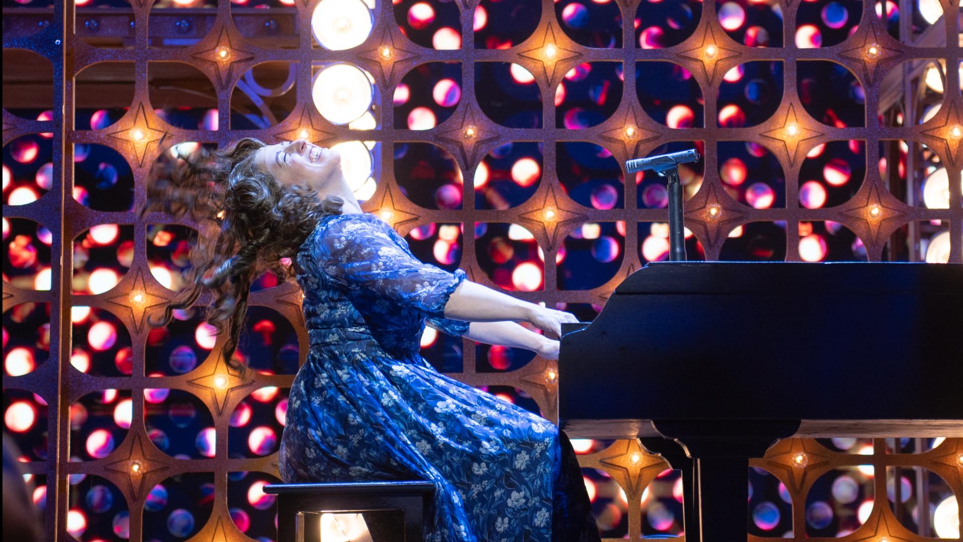 The Fulton Theatre’s new production, ‘Beautiful: The Carole King Musical’, gives its audience a behind-the-scenes look at the life of a woman who made music history.