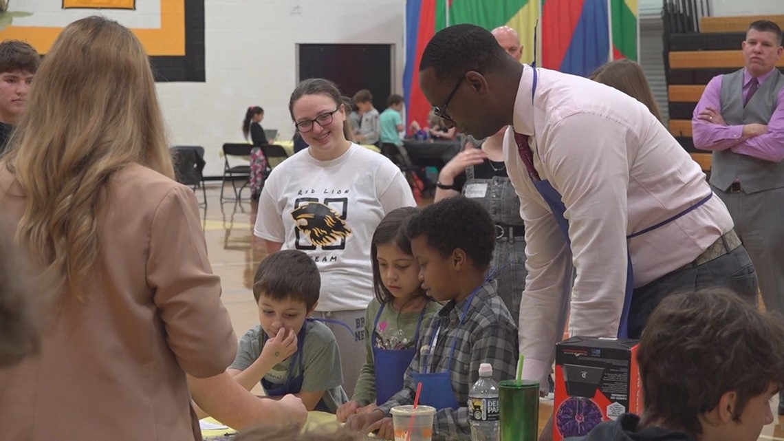 York County school 'STEAM Ahead' impresses Pa. Secretary of Education - Vimarsana News