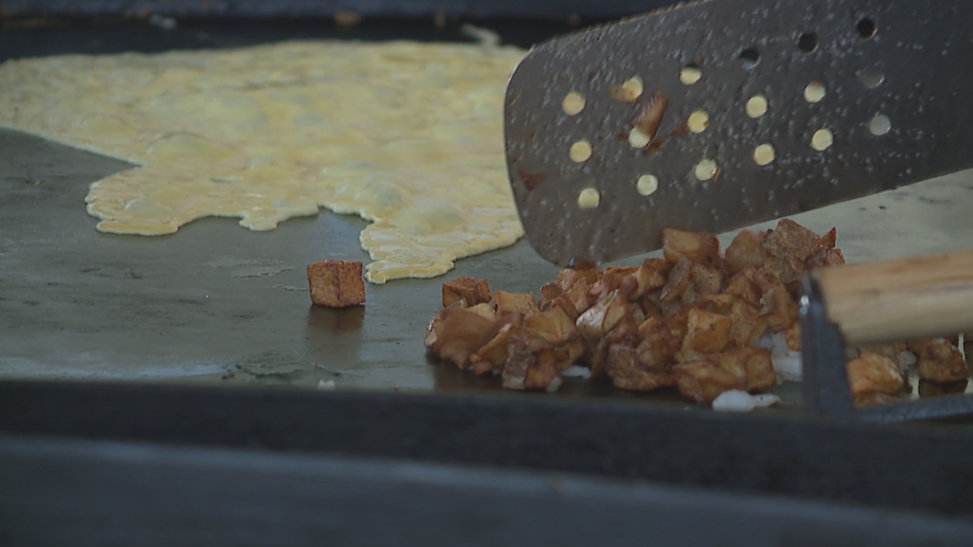 $2 Tuesday at the York State Fair has food vendors scrambling to meet the hungry crowd.