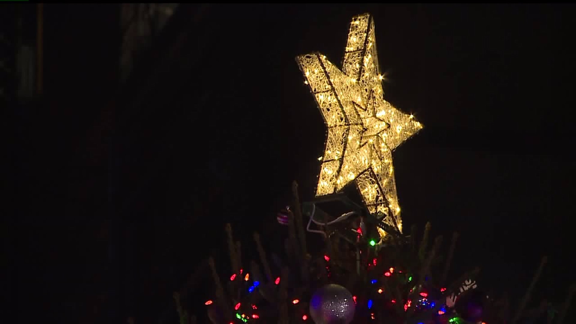 Lancaster kicks off Christmas season with annual tree lighting ceremony