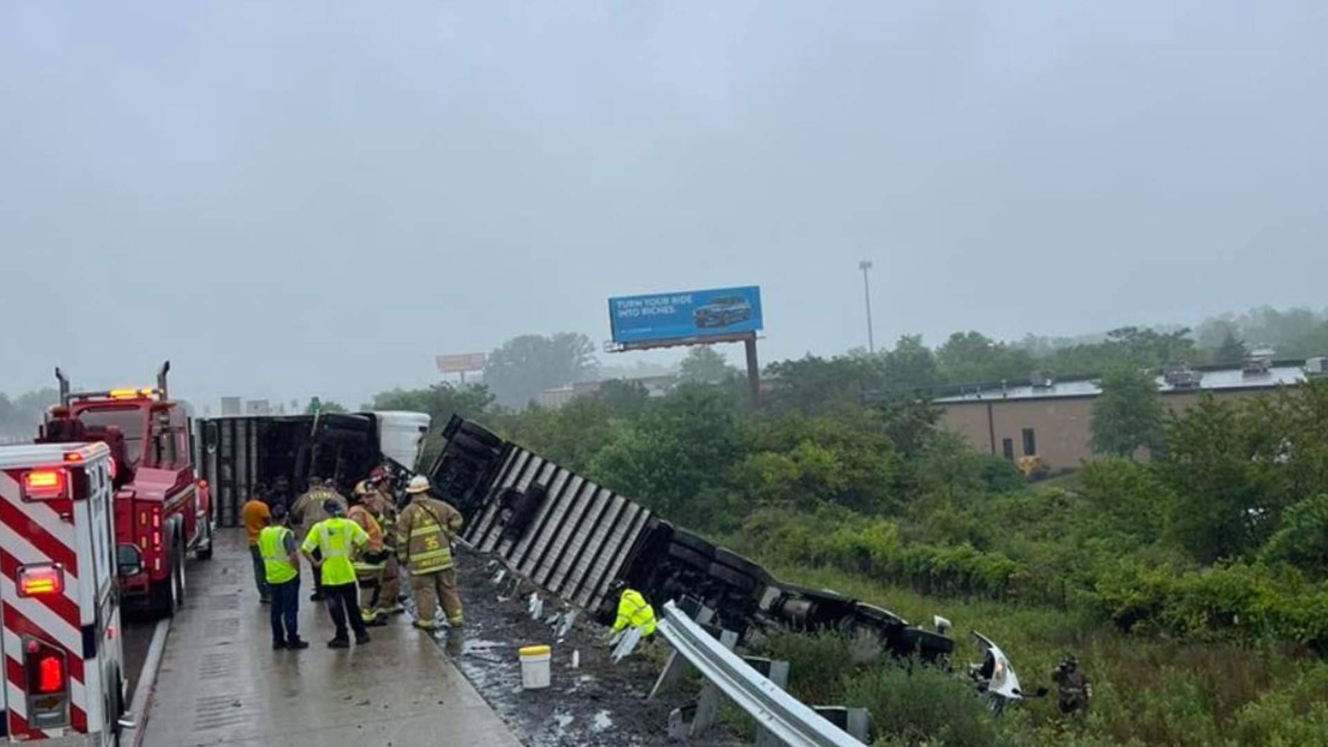 Stretch of I81 closed due to tractor trailer crashes