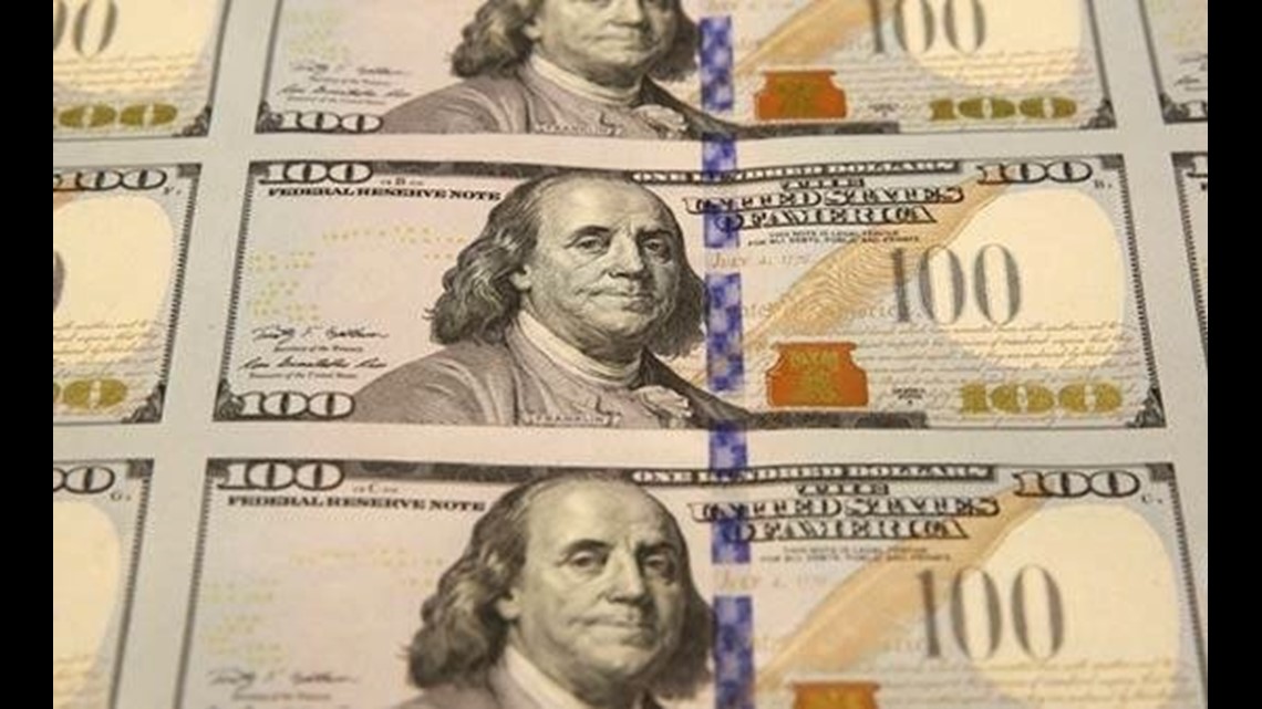 New 100 bill comes out into circulation