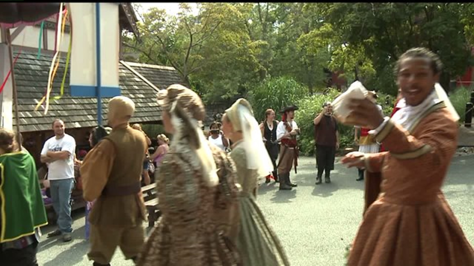 Visitors of Pennsylvania Renaissance Faire finds ways to stay cool