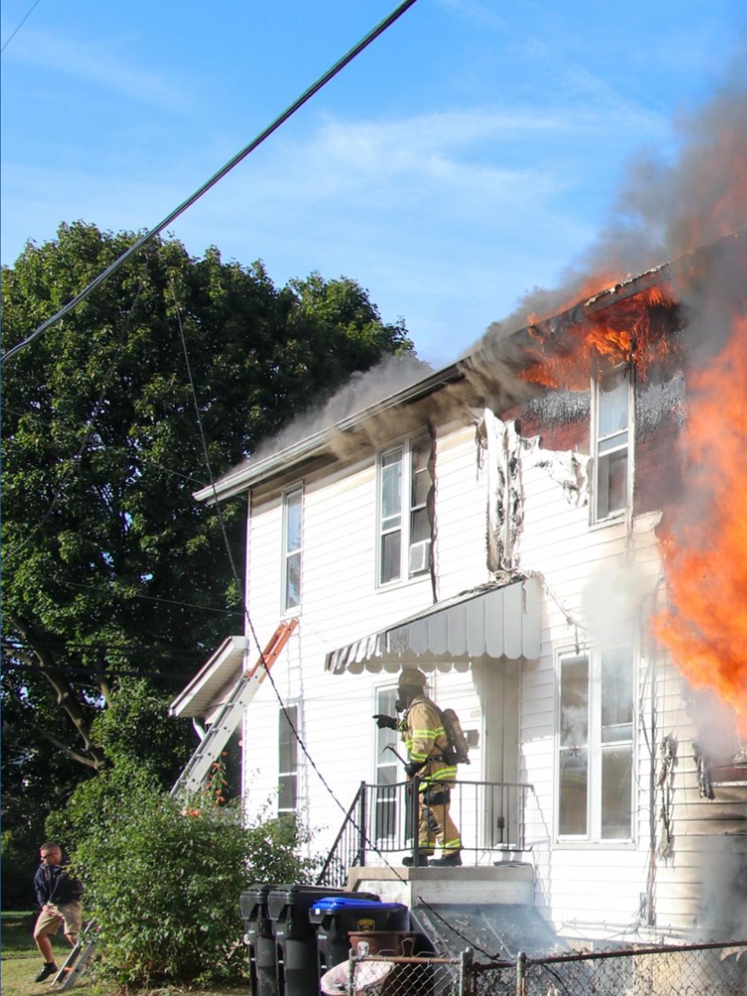 Apartment fire in Dauphin County displaces 7 people, 2 dogs | fox43.com