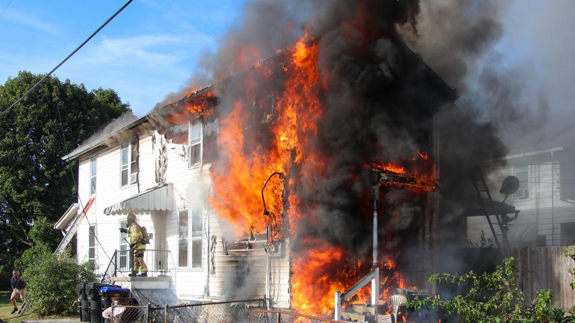 Apartment fire in Dauphin County displaces 7 people, 2 dogs | fox43.com