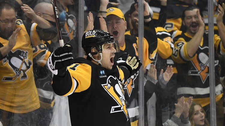 Penguins score 6 in 2nd period, beat Lightning 7-3