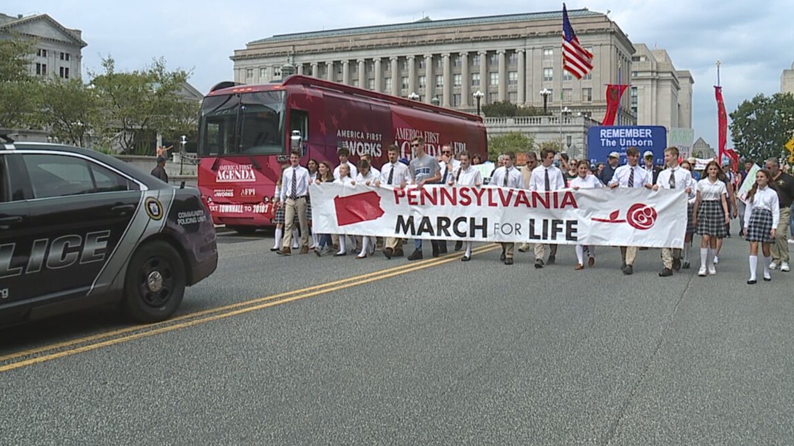 生命倡导者在州议会大厦举行生命游行