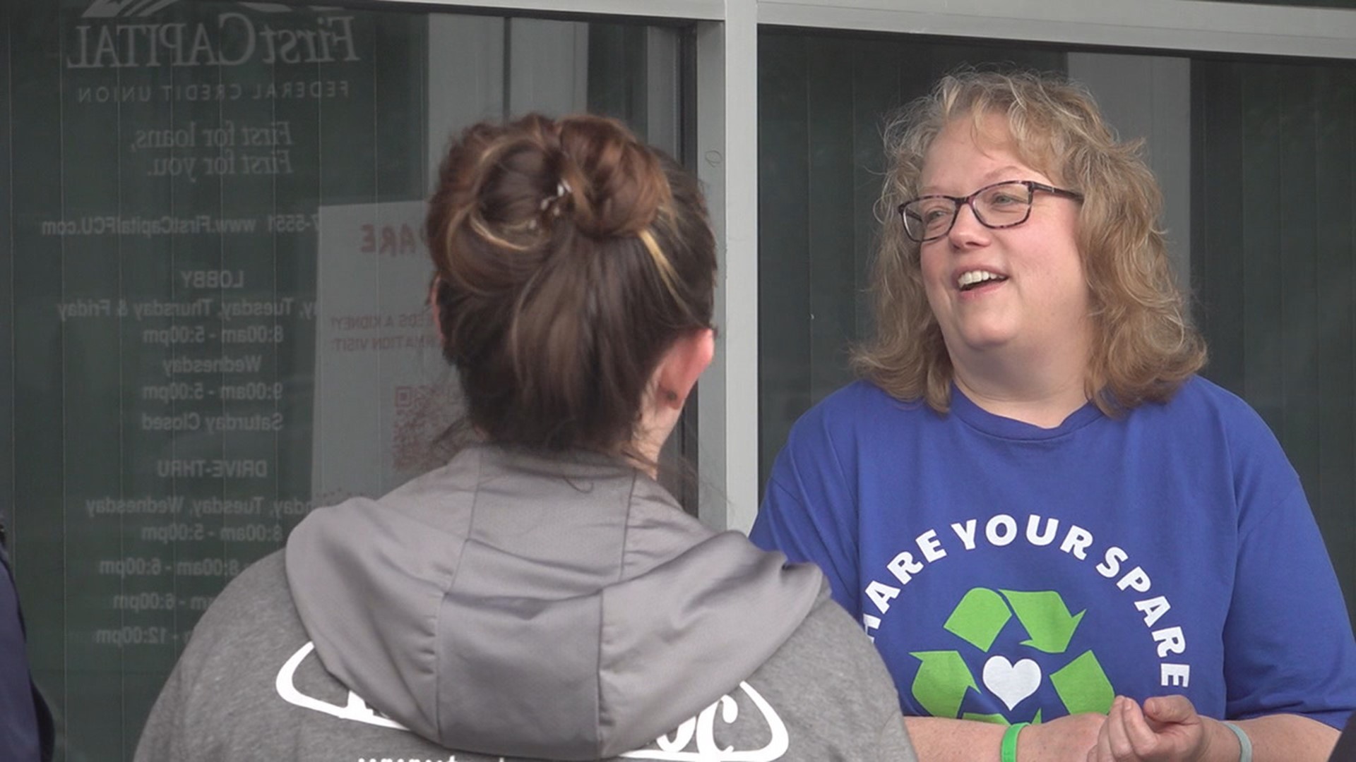 Lori Hagar received a kidney transplant after working with her co-workers to find a living donor.