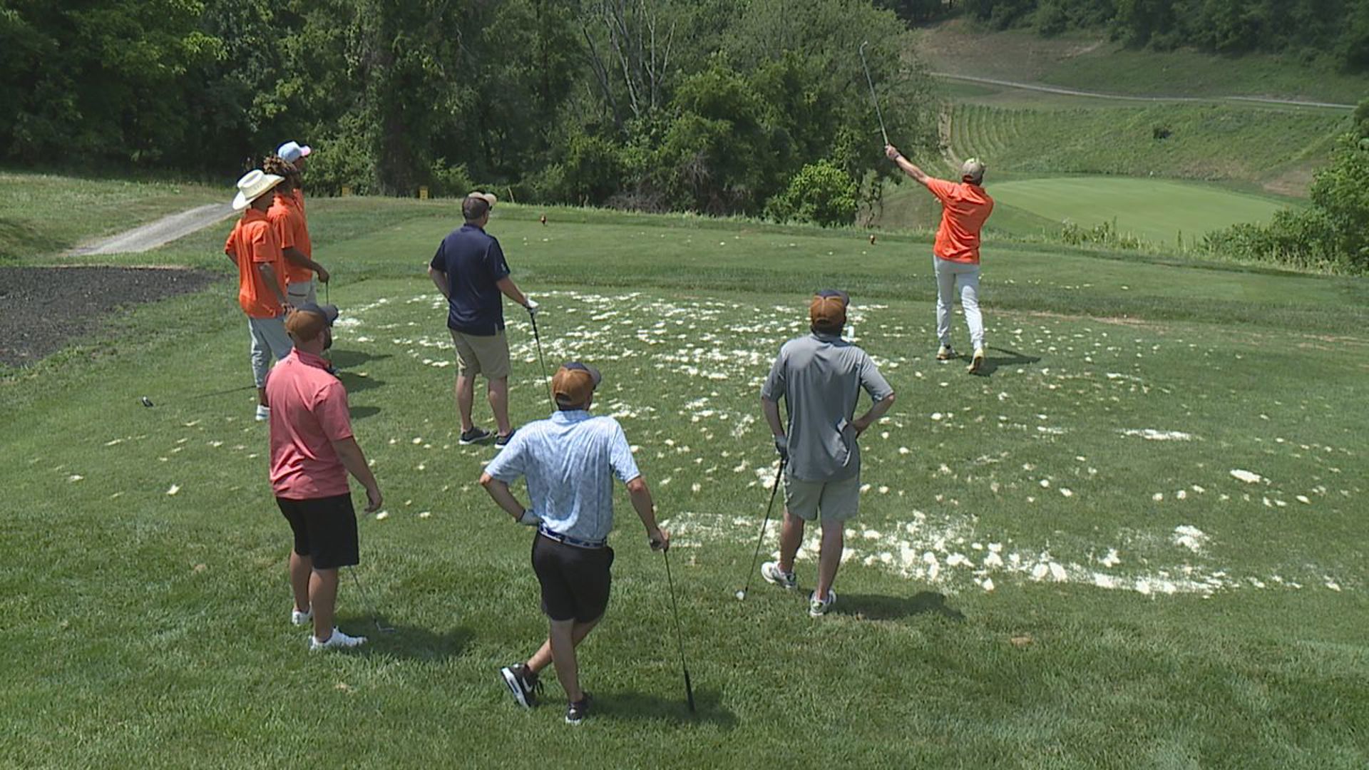 Monday’s heat didn’t stop some people teeing off at their local golf course.