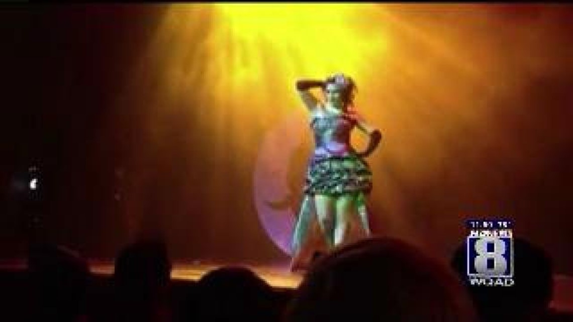 American Pickers Star Danielle Colbys New Burlesque Show In Daveport 