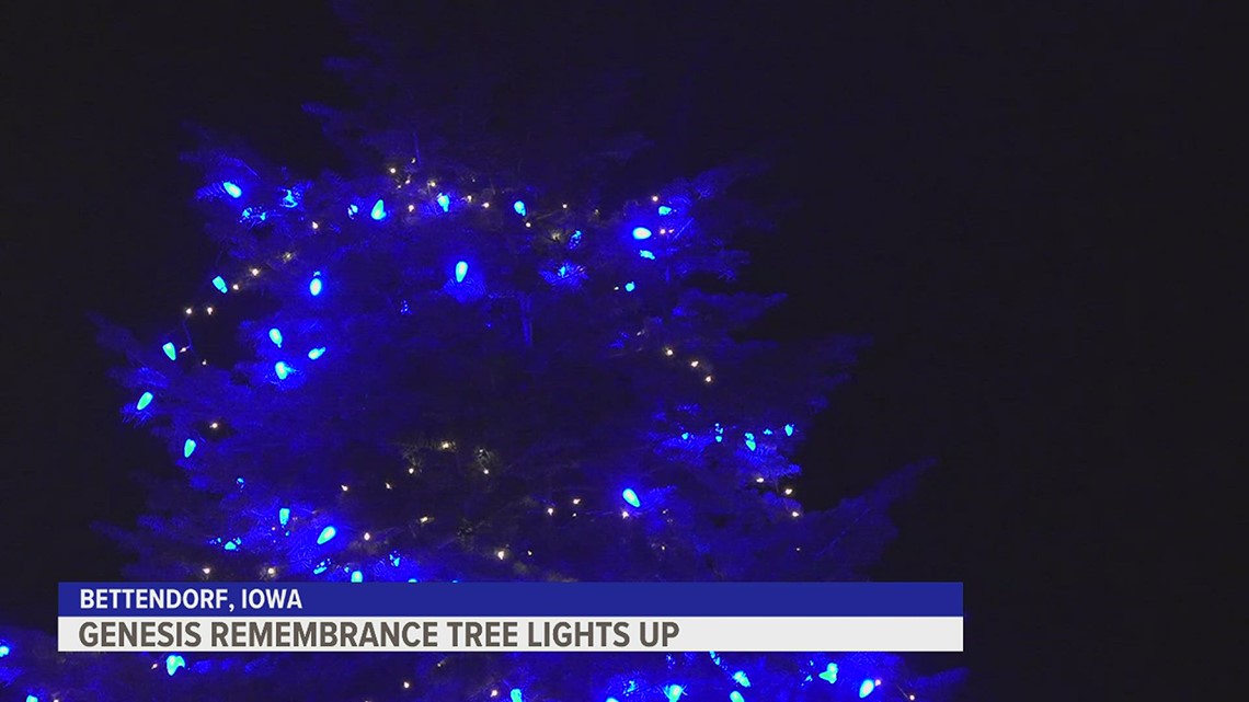 Genesis Hospice lights up remembrance tree in Bettendorf - Vimarsana News