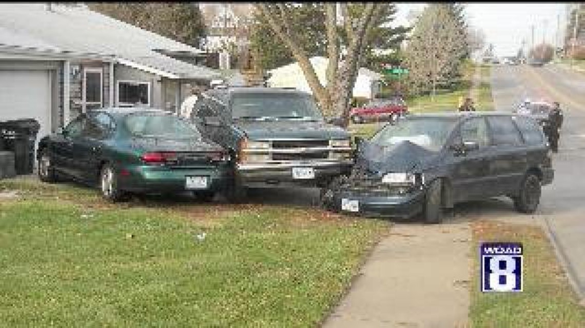 Threecar accident ends in Davenport yard
