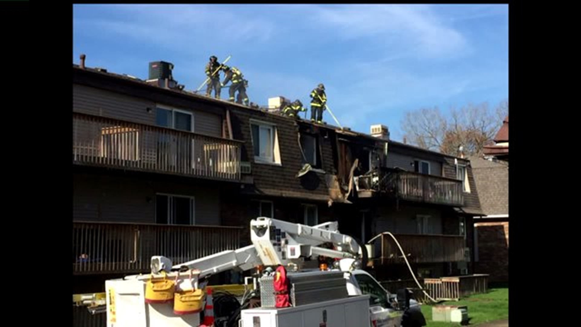 Fire breaks out at aparment in Moline