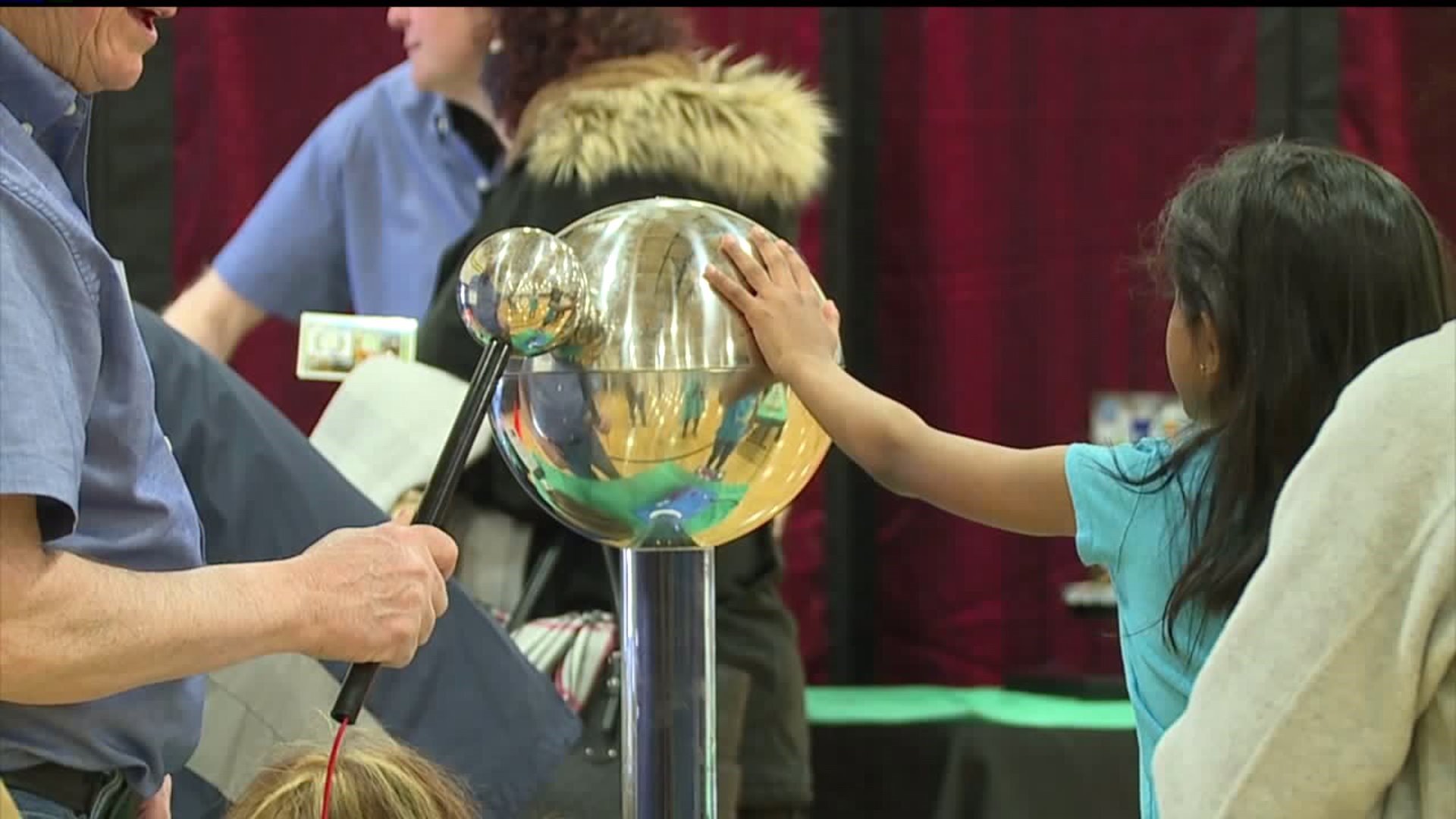 Bettendorf school district hosts "STEM expo" to introduce kids to science fields