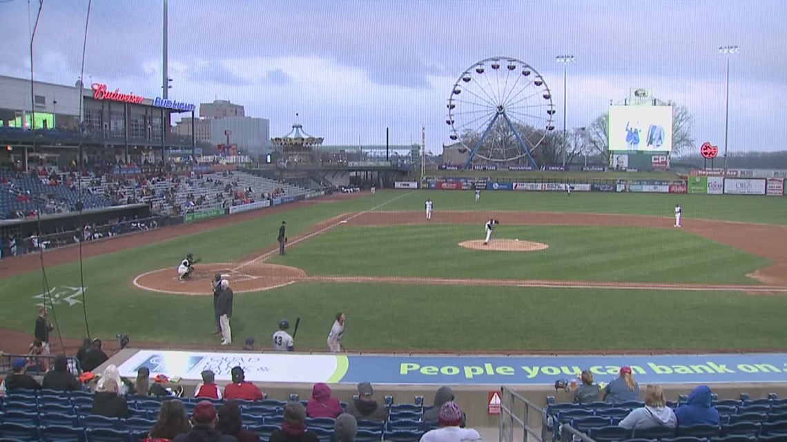 QC River Bandits drop home opener to Cedar Rapids Kernels