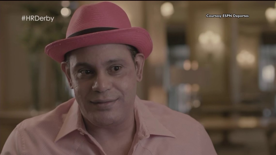 Sammy Sosa dresses up like a cowboy & shocks the Internet