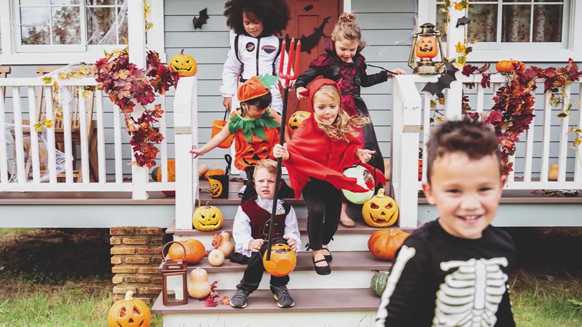 Des Moines families go trickortreating on Halloween for first time