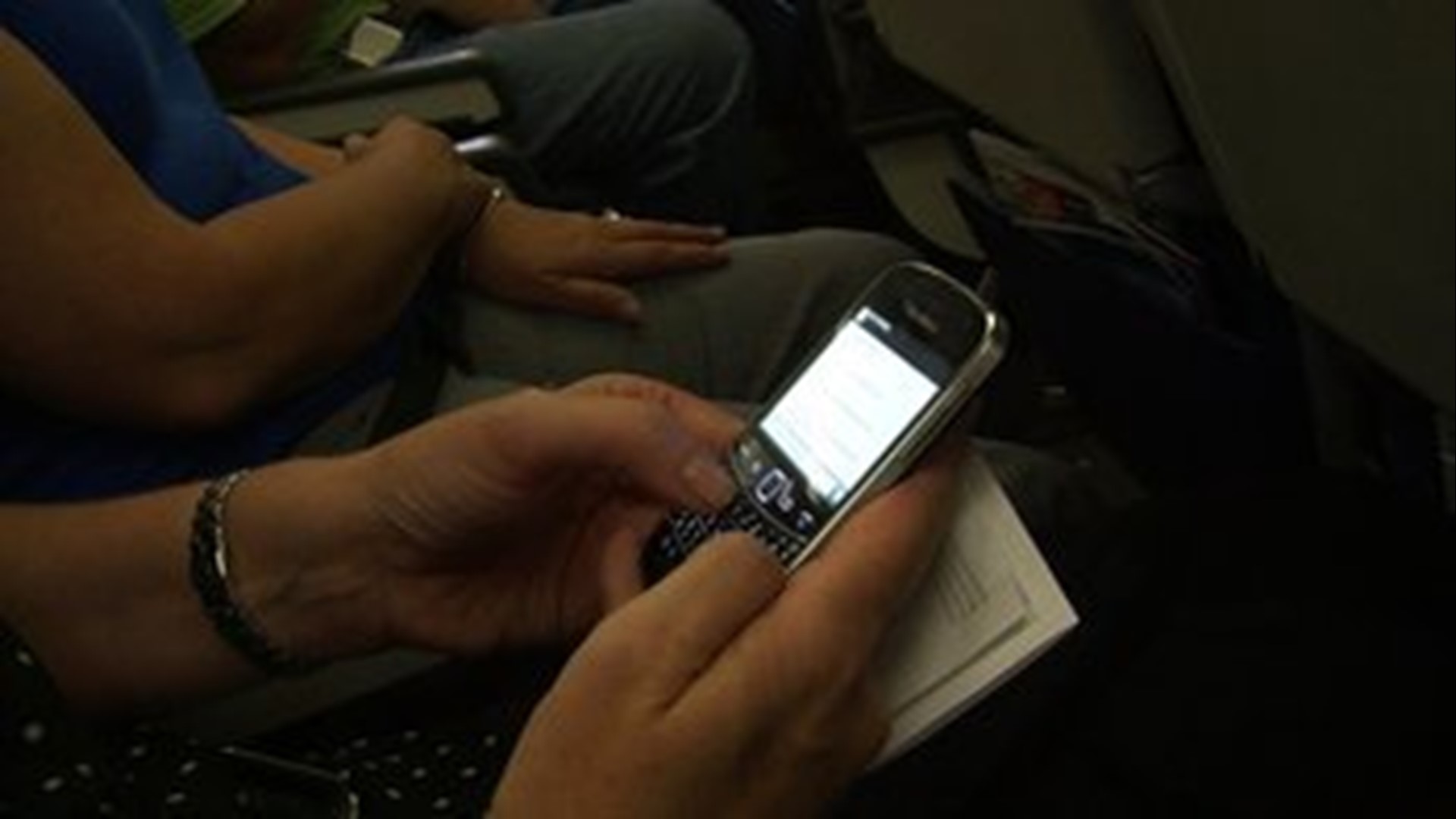 How and when cell phones work on an airplane
